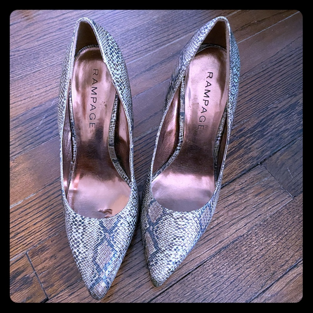 Rampage Snake Print Pumps size 9